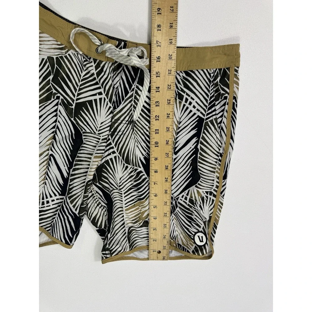 Vuori Cruise Boardshorts Mens 30 Floral Swim Shorts V314 Beach Surf Trunks